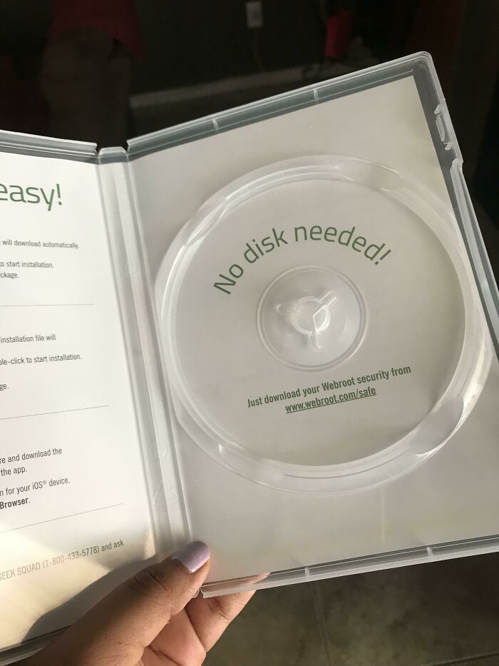 Una caja de plástico para un CD… pero que no trae uno