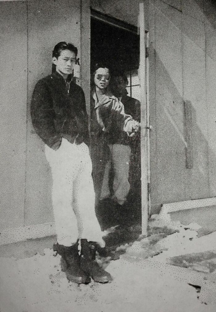 Mi abuelo y sus amigos en el campo de internamiento de Amache, Colorado, alrededor de 1942. Tenía unos 15 años cuando se tomó esta foto; falleció el mes pasado a los 94 años
