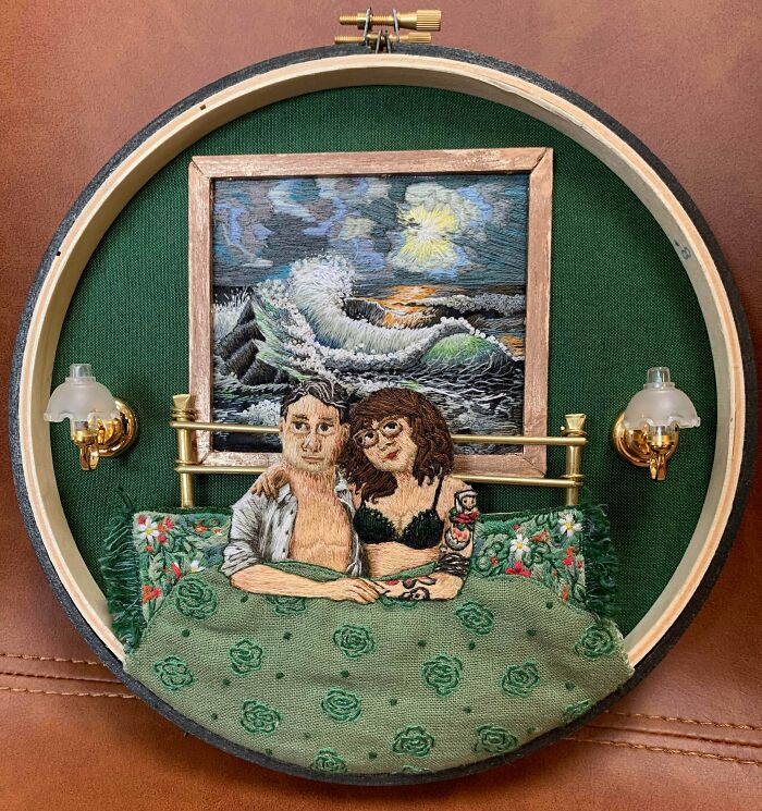 ¡Mi primer bastidor doble y el proyecto más elaborado que he realizado alguna vez! Es un regalo de boda para mis amigos y está inspirado en una foto. ¡Lo más bonito es que las luces se encienden de verdad!
