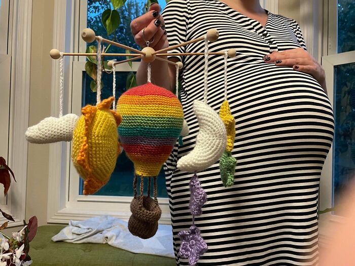 ¡Hice un móvil de ganchillo para mi pequeña niña que nacerá dentro de tres semanas!