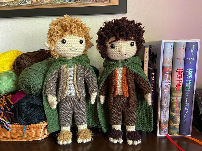Agradezco su entusiasmo por mis hobbits de ganchillo. Fue lo que me inspiró a hobbits aún más grandes