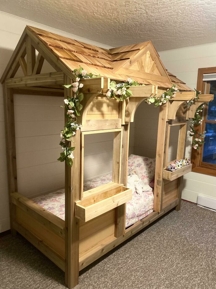 Hice a mi hija de 3 años su primera cama de niña, ahora solo necesito pintarla