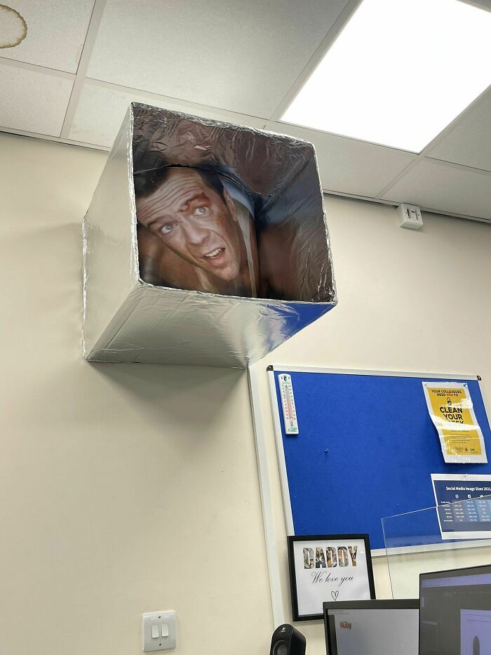 Ya pusieron las decoraciones en la oficina