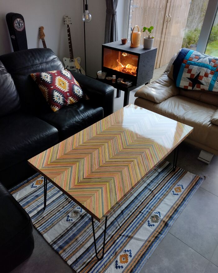 Mesa que hice con patinetas viejas en la casa de mi cliente