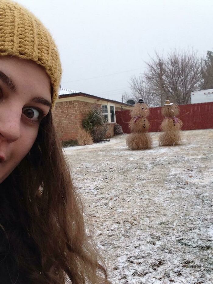 No nevó lo suficiente para hacer muñecos de nieve aquí en Texas, así que mi amiga se puso creativa