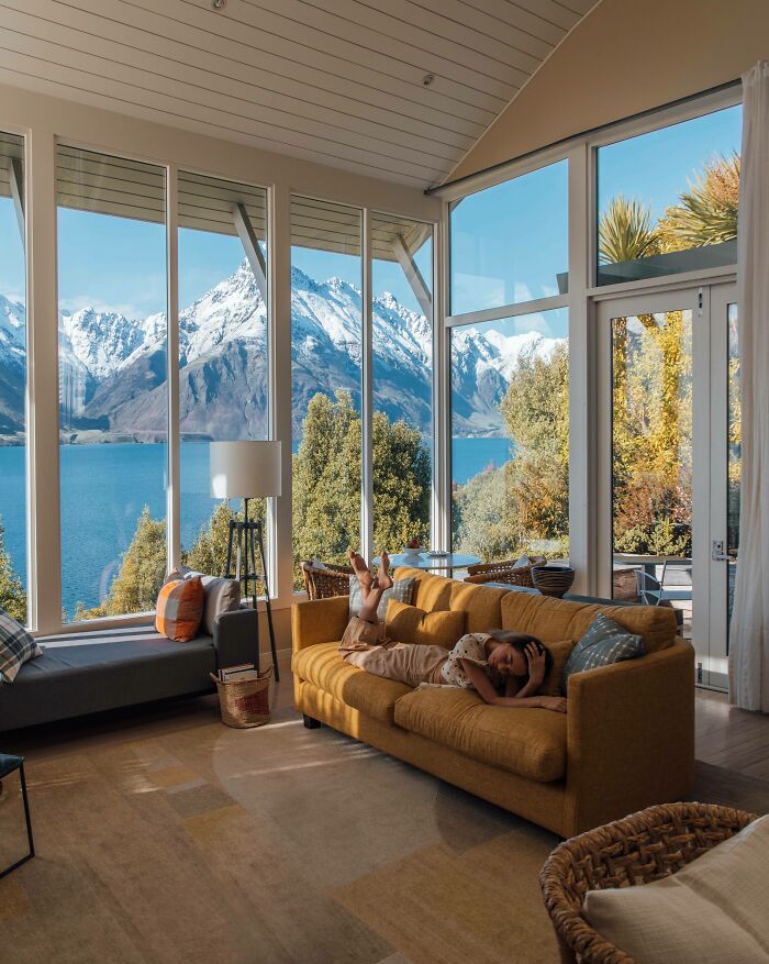 Impresionantes vistas del Pico Walter desde un alojamiento a orillas del lago Wakatipu, Queenstown, Otago, Nueva Zelanda