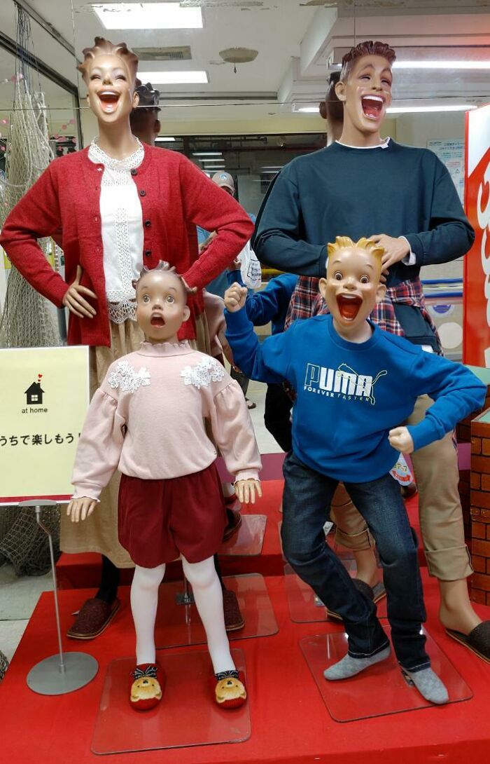 Estos espeluznantes maniquíes en mi tienda local en Japón