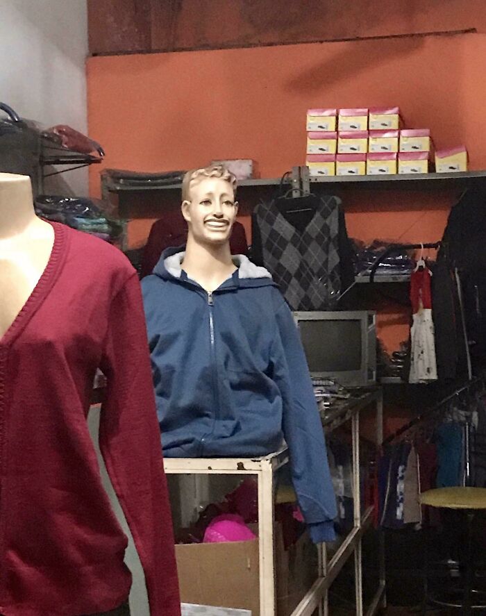 Este maniquí es divertidísimo