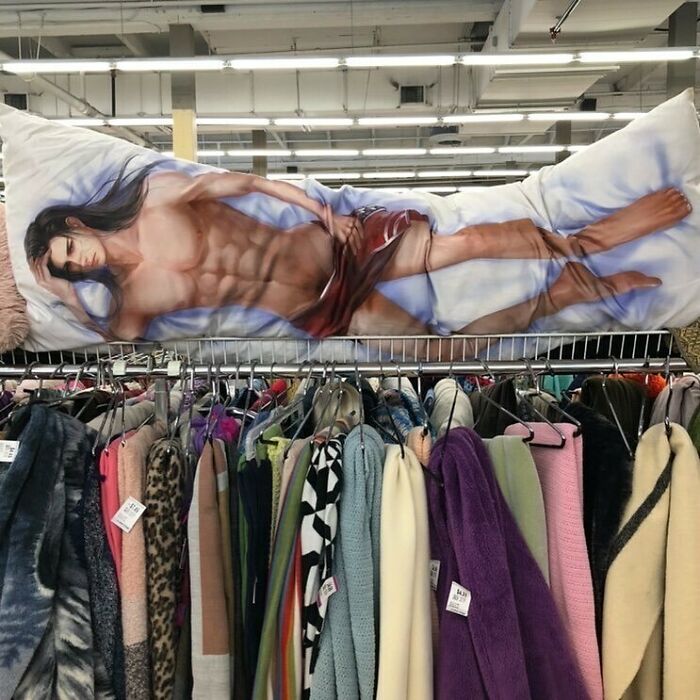 This Instagram Account Is Dedicated To The 'Luckiest' Thrift Store Finds (50 New Pics)