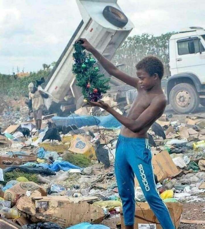 50 ‘Humans Of Capitalism’ Pics That Might Make You Laugh And Cry At The Same Time