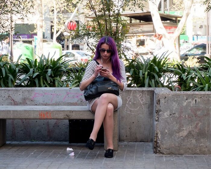 Esta empleada deja su trabajo, pero semanas después una nueva gerente intenta "despedirla" y es degradada
