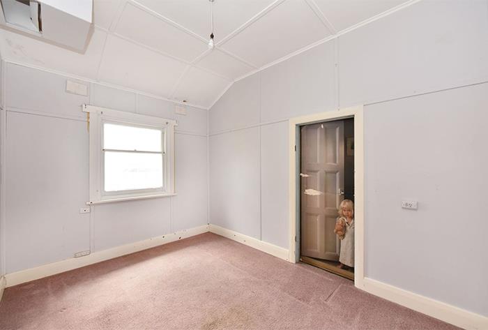 This Instagram Account Collects Terrible Real Estate Pics, And Here's 40 Of The Worst Ones (New Pics)