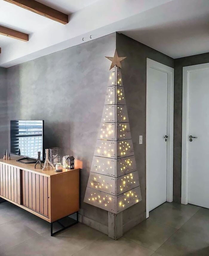 Árbol de Navidad en una esquina