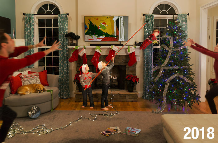 Esta familia comenzó a hacer tarjetas navideñas «reales» hace 8 años, y cuanto más crecen los niños, más locas son