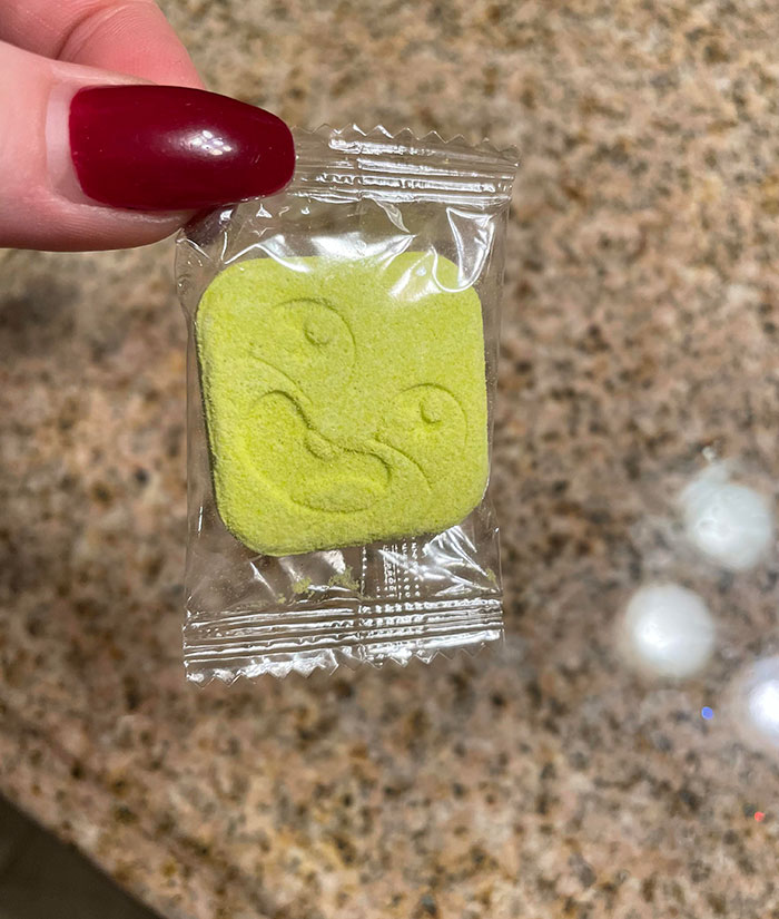 Le robé uno de estos caramelos a mi hijo y aprendí por las malas que en realidad son jabones envueltos individualmente