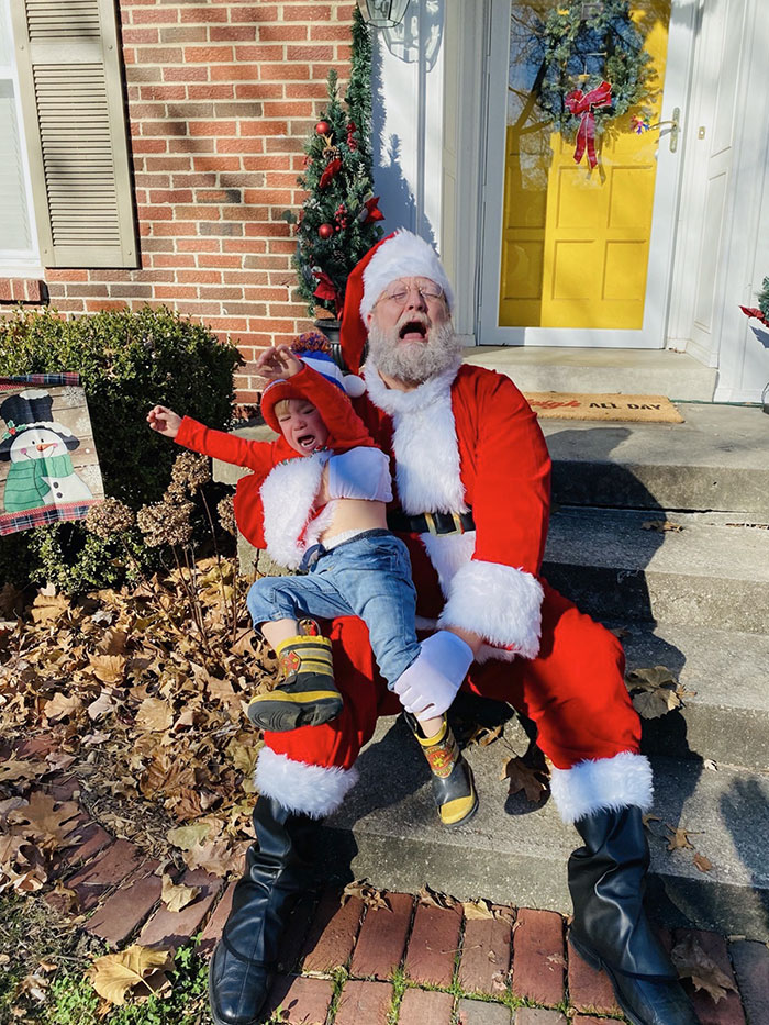 Esto fue momentos después de que Papá Noel recibiera una patada en las pelotas. Papá Noel se había hecho una vasectomía la semana anterior. Papá Noel soy yo