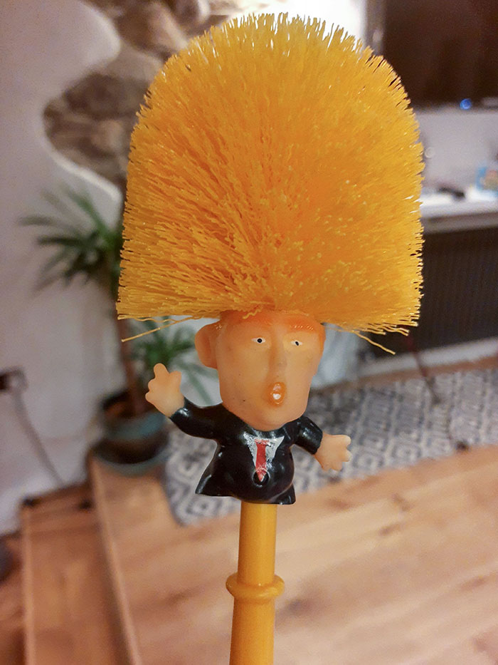 Mi hermano le regaló a nuestra mamá este cepillo de baño para Navidad. Fue, en general, su regalo favorito