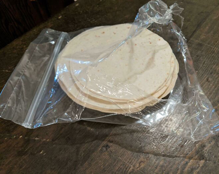 100% de las veces abrirá una bolsa como un maldito mapache y luego notará que es resellable