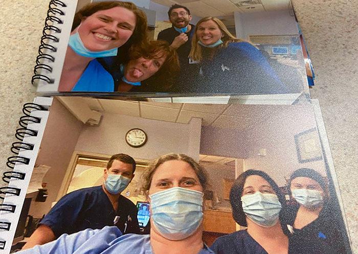 Cuando alguien se deja un móvil desatendido en el trabajo, saco un selfie. Hoy mis compañeros me han regalado un album de fotos con los selfies que encontraron en sus móviles