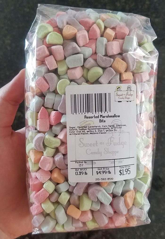 Le conté a mi compañera de trabajo una historia sobre mi hermano que se comía todos los malvaviscos de la caja de cereales antes de que yo llegara a ellos cuando era niño
