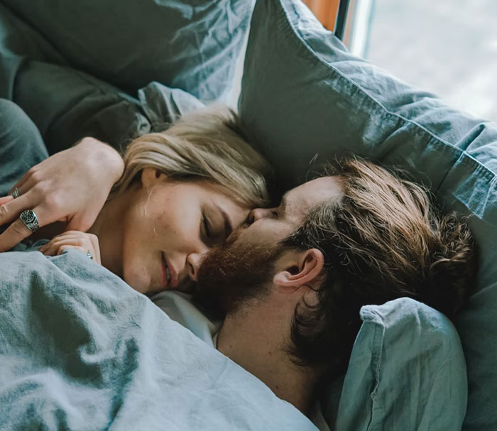 Estas 20 mujeres compartieron las cosas que no son sexuales pero sí íntimas que hacen con sus parejas