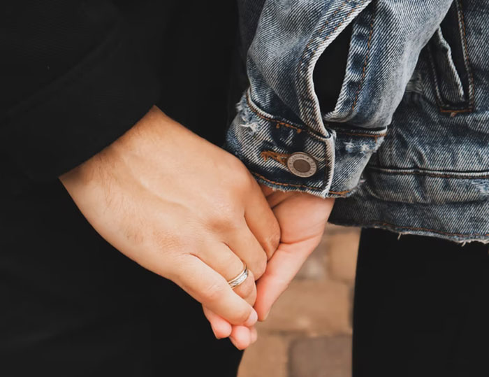 Estas 20 mujeres compartieron las cosas que no son sexuales pero sí íntimas que hacen con sus parejas
