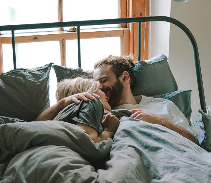Estas 20 mujeres compartieron las cosas que no son sexuales pero sí íntimas que hacen con sus parejas