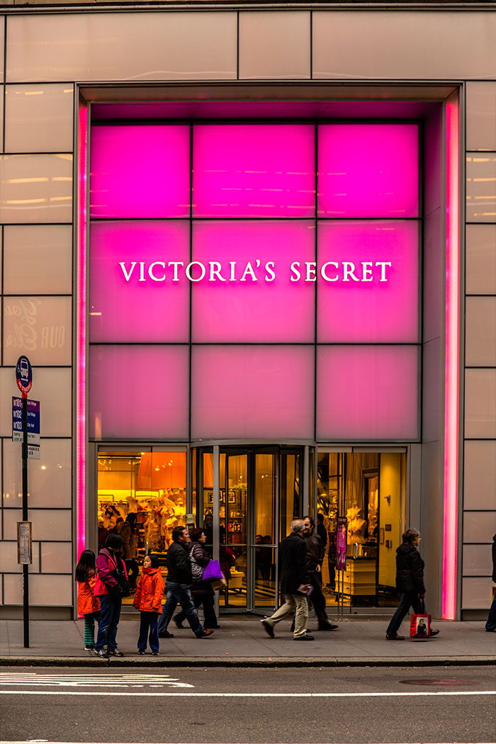 18 Secretos que las grandes empresas no quieren que los clientes sepan, compartidos por ex-empleados