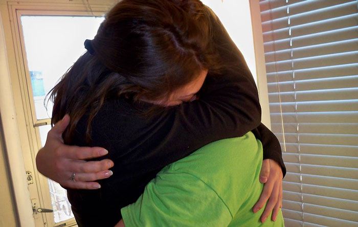 20 Personas adineradas que se casaron con parejas mucho menos afortunadas revelan lo que más les impactó sobre su antigua vida