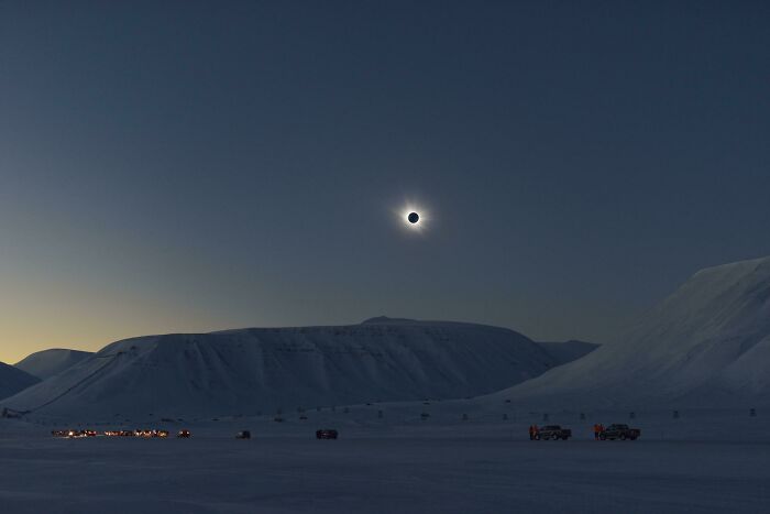 Eclipse solar en el ártico. Imágen tomada por el Dr. Miloslav Druckmüller