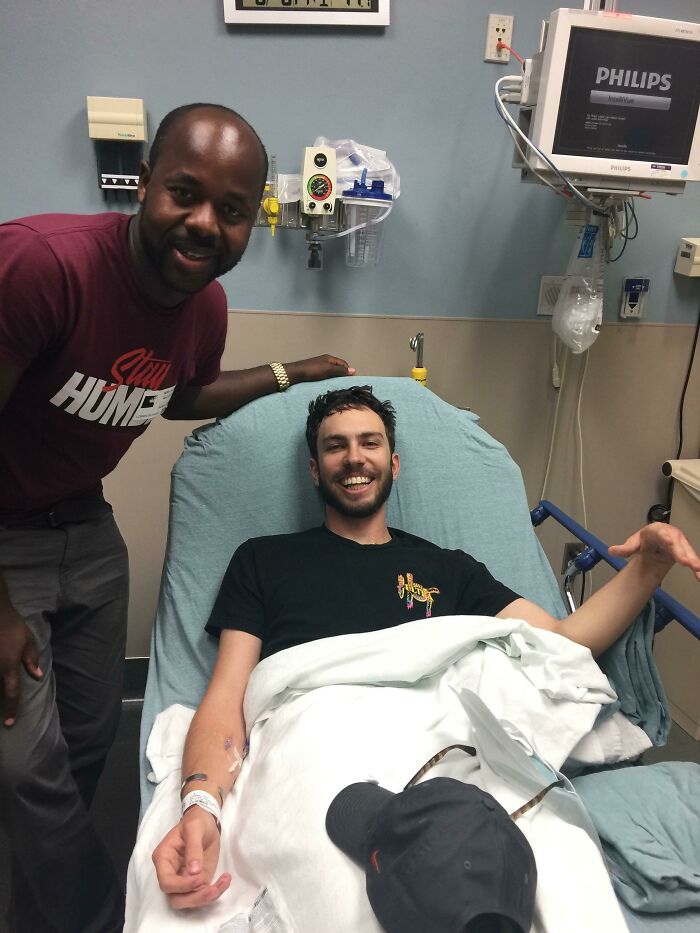 Este es Beni, el conductor de Uber que me llevó al hospital y se quedó a hacerme compañía ya que la mayoría de mi familia vive en otro estado