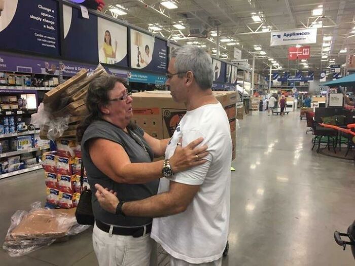 Lowe’s se quedó sin generadores y un completo desconocido le dio el suyo a esta mujer cuyo padre necesita un respirador para vivir. Amo mi estado, un lugar en el que las personas se ayudan entre sí