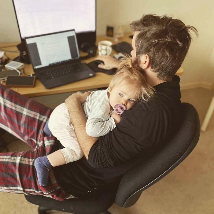 En el futuro, cuando alguien pregunte cómo era trabajar desde casa en 2020. Sólo les mostraré esta imagen.