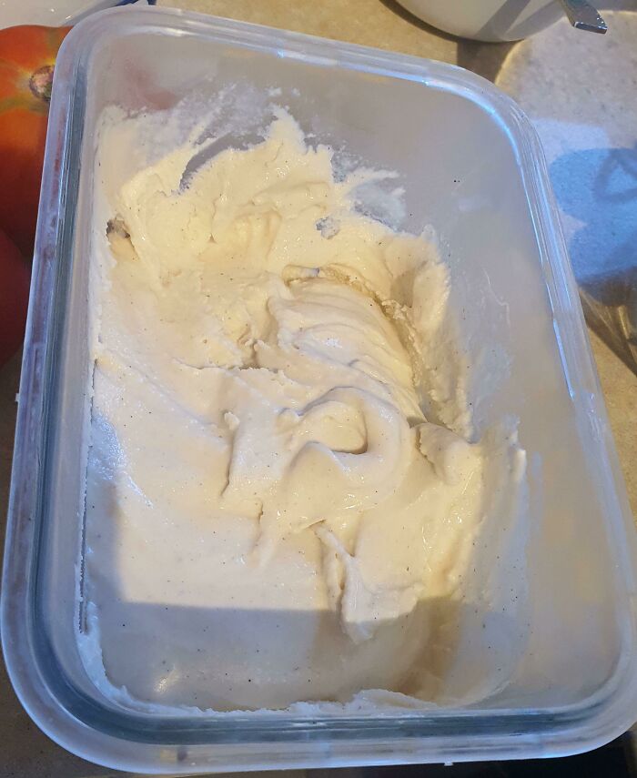 Mi primer helado de vainilla casero. Por desgracia, la receta no pedía 150 g de sal y una pizca de azúcar