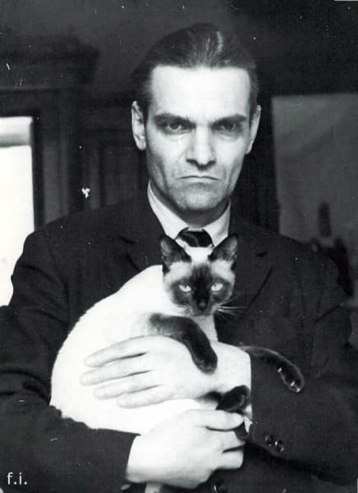 El lingüista, epigrafista y etnógrafo soviético Yuri Knorozov, especialmente conocido por el papel fundamental que desempeñaron sus investigaciones en el desciframiento de la escritura maya, el sistema de escritura utilizado por la civilización maya precolombina de Mesoamérica, 1971