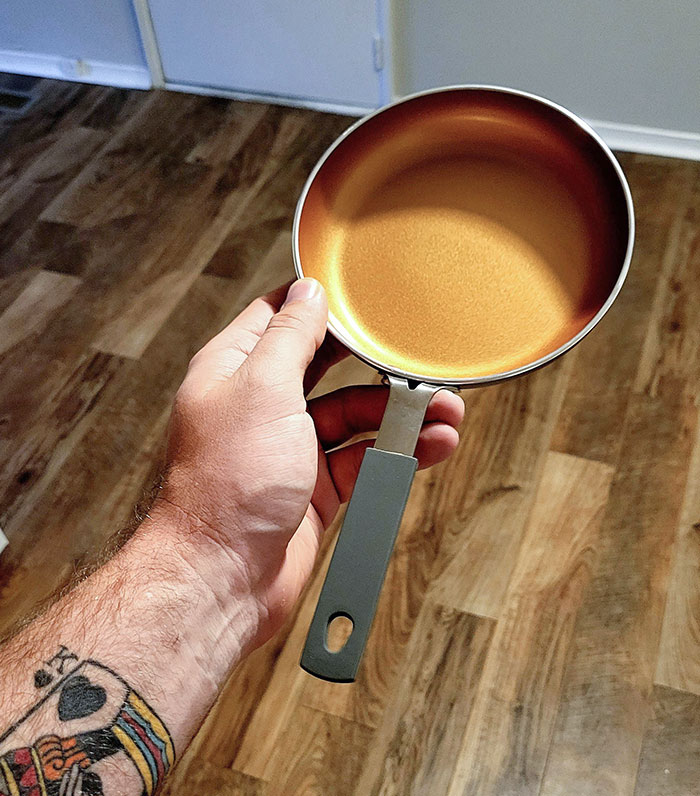 Pedí un juego de ollas y sartenes en Amazon después de mudarme recientemente. Cuidado con los precios súper bajos de los utensilios de cocina