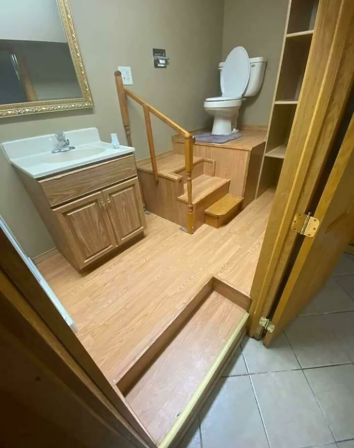 Este baño con demasiadas escaleras