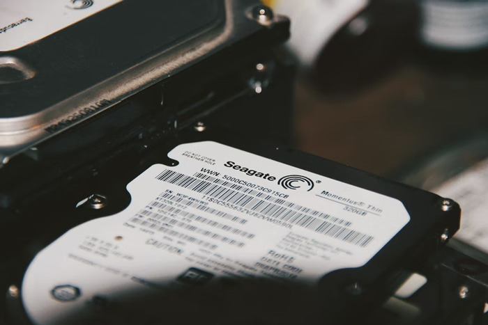 Este informático fue despedido, y el jefe le obligó a borrar todos los archivos a pesar de ser contraproducente, hasta que se da cuenta de su error