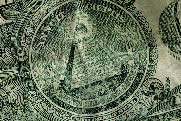 20 Teorías conspiracionistas que a la gente le resultan "demasiado lógicas como para ignorarlas"