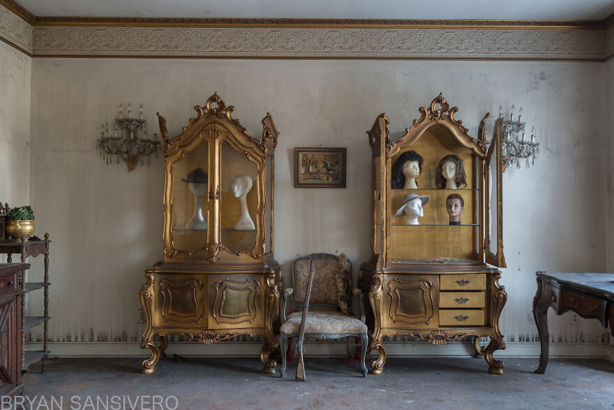 Encontré una mansión de 2,5$ millones abandonada en la que hubo un incendio y se dejó todo atrás (22 fotos)