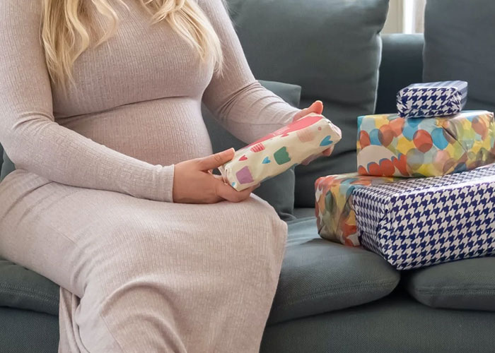 20 Madres comparten los peores regalos de baby shower que han recibido