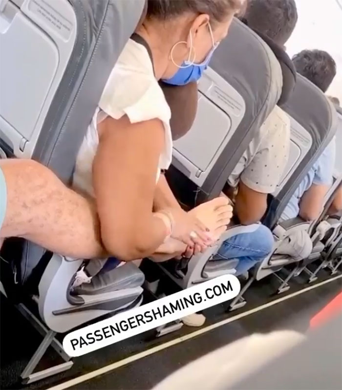 This Instagram Gathers Bizarre Images That Prove Passengers From Hell Exist (35 New Pics)