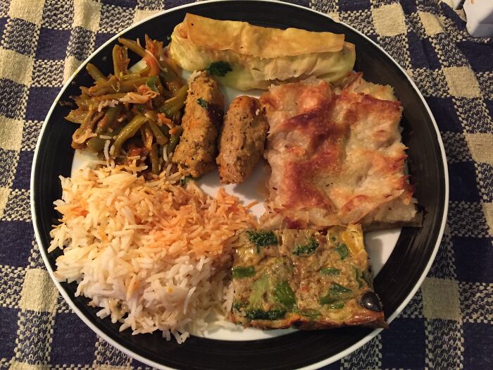 Mi vecino egipcio me ha dado un poco de la comida casera de su madre y es increíble