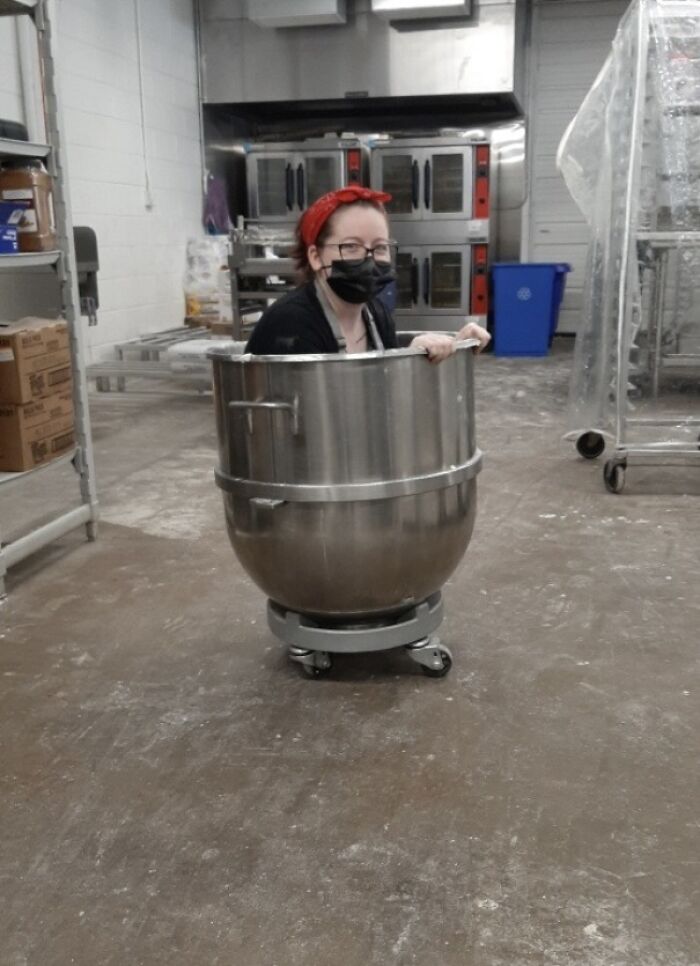 Estoy en mis últimos días en la panadería industrial que dirijo. Nuestro mezclador de 150 litros, Pete, se rompió, así que no podremos usarlo. Hice la única cosa que me moría de ganas por hacer durante años desde que llegó