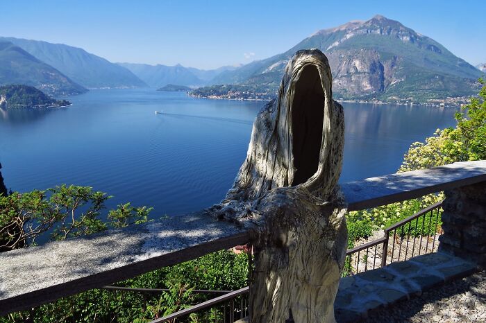 En el castillo de Vezio, en Italia, hay un montón de estas estatuas "fantasma"