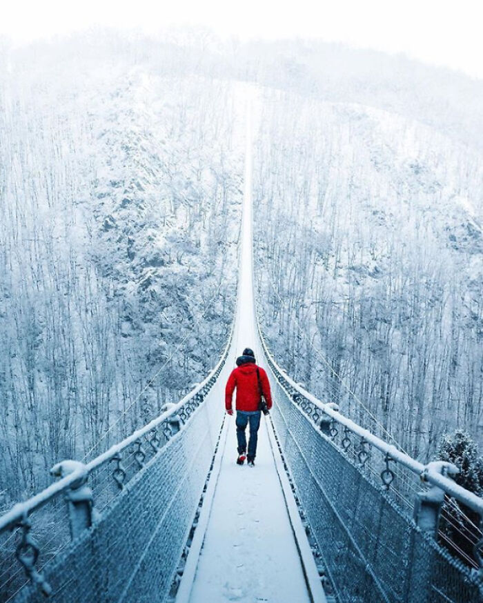 Puente nevado en Alemania