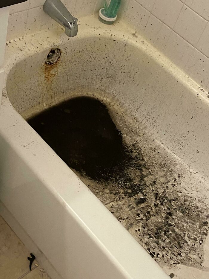 Nuestro casero sigue diciendo que a la ducha no le pasa nada