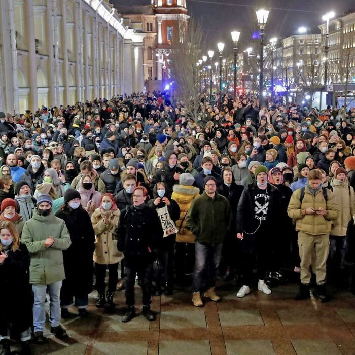 La impresionante valentía de los ciudadanos rusos que saben que serán arrestados por protestar contra la guerra y lo hacen de todos modos