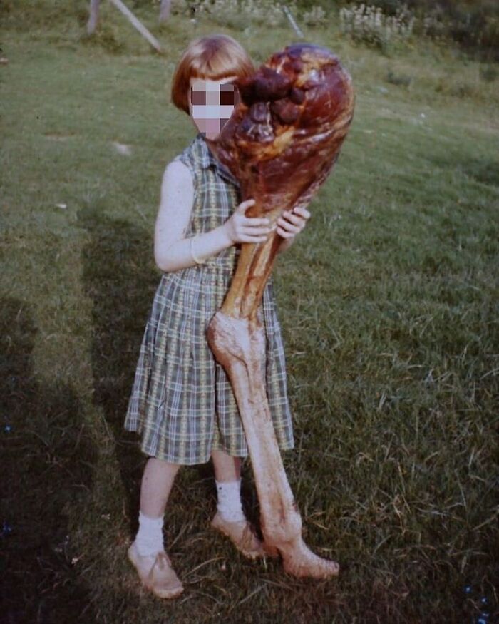 The "Cursed Image Dealer" Instagram Account Collects The Most Uneasy Images Found Online, And Here’s 40 Of Their Best