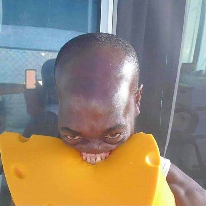 The "Cursed Image Dealer" Instagram Account Collects The Most Uneasy Images Found Online, And Here’s 40 Of Their Best